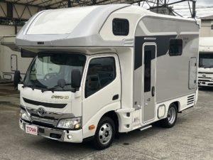 【新車・展示用】WOHN(ヴォーン)R2B/4WD　(家庭用エアコン、FFヒーター、ソーラーパネル、ベンチレーター)　装着済みＯＰ：電動ステップ、寒冷地仕様、背面バゲッジドア
